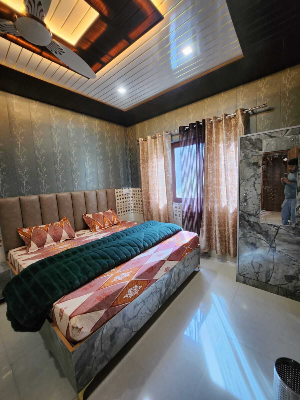 <span  class="uc_style_uc_tiles_grid_image_elementor_uc_items_attribute_title" style="color:#ffffff;">Hotel dreamgohimalayas (6)</span>