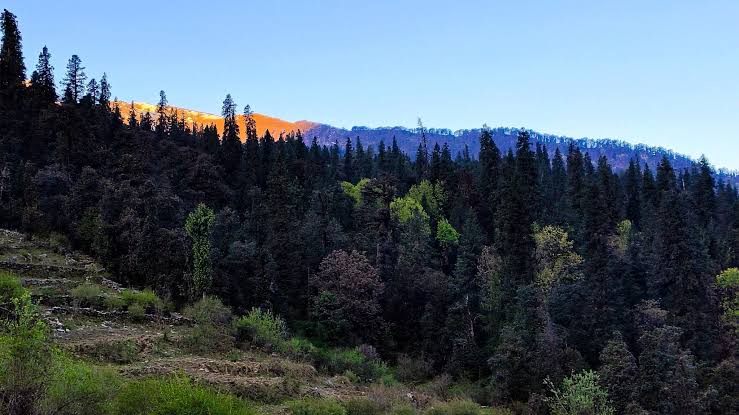 You are currently viewing The Story Behind Gulabi Kantha Trek: Legends & Beauty
